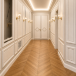 Entrée avec boiseries, moulures, appliques en laiton et parquet point de Hongrie, appartement de prestige à Nice